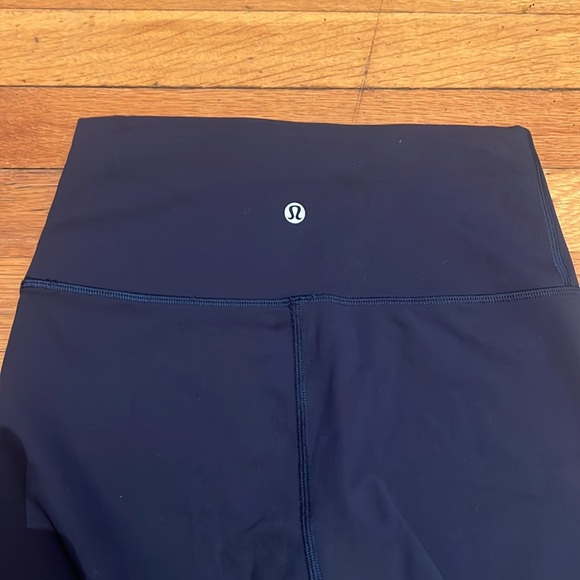 Lululemon Wunder Train High-Rise Shorts 8” in Navy, size 6 - Picture 10 of 12
